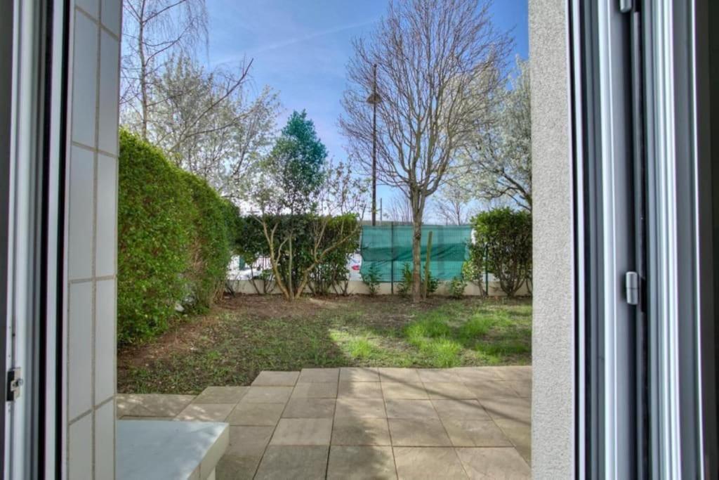 Studio Spacieux Avec Terrasse Et Parking Viry-Châtillon Dış mekan fotoğraf