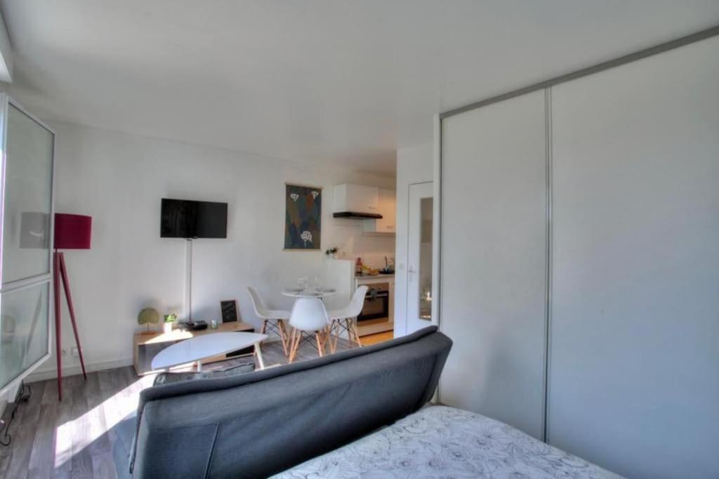 Studio Spacieux Avec Terrasse Et Parking Viry-Châtillon Dış mekan fotoğraf