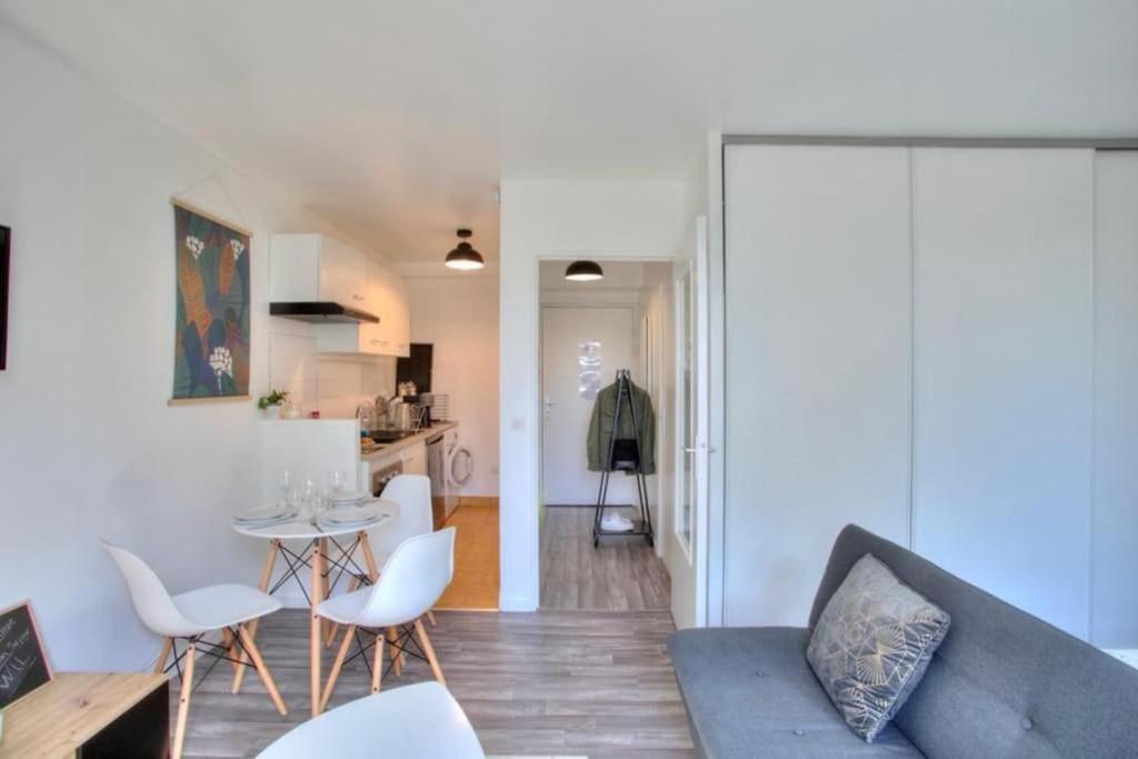 Studio Spacieux Avec Terrasse Et Parking Viry-Châtillon Dış mekan fotoğraf
