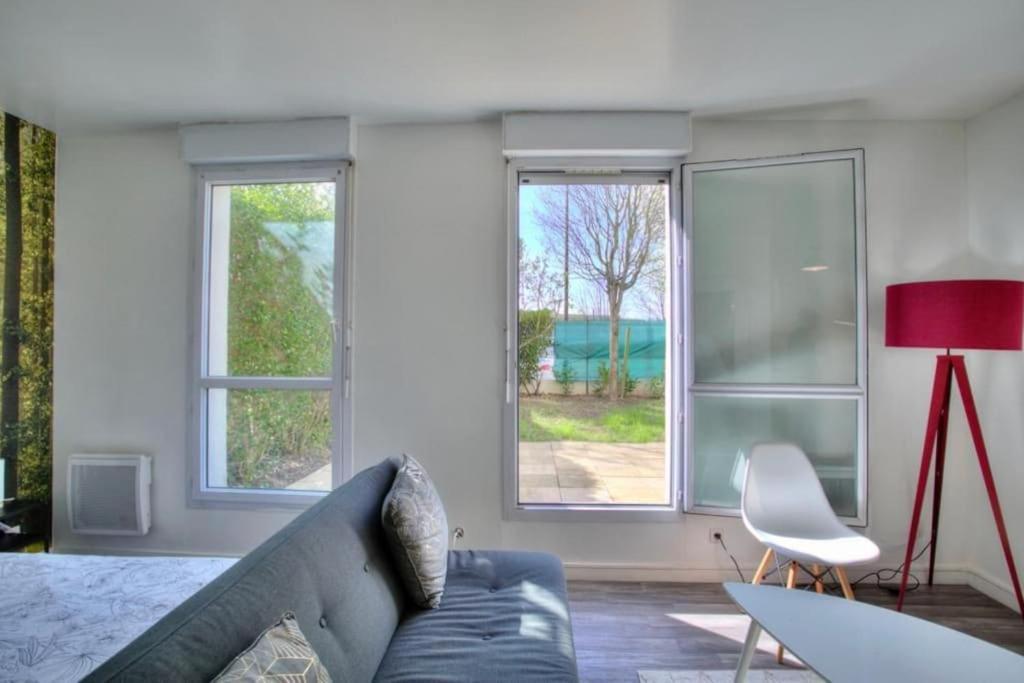 Studio Spacieux Avec Terrasse Et Parking Viry-Châtillon Dış mekan fotoğraf
